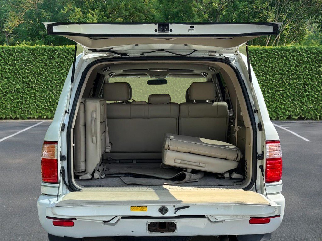Used 2005 Lexus LX 470 4WD w/ Preferred Accessory Pkg image 8