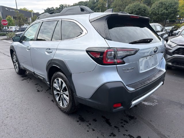 Used 2023 Subaru Outback Limited AWD/4WD image 2