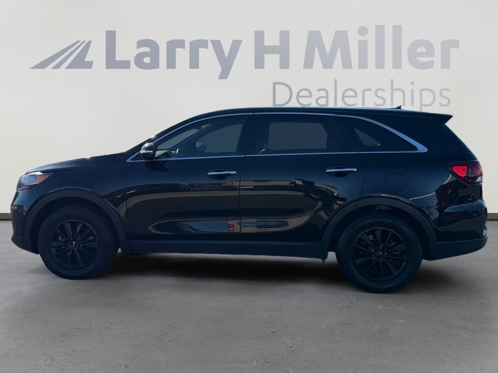 Used 2020 Kia Sorento LX image 2