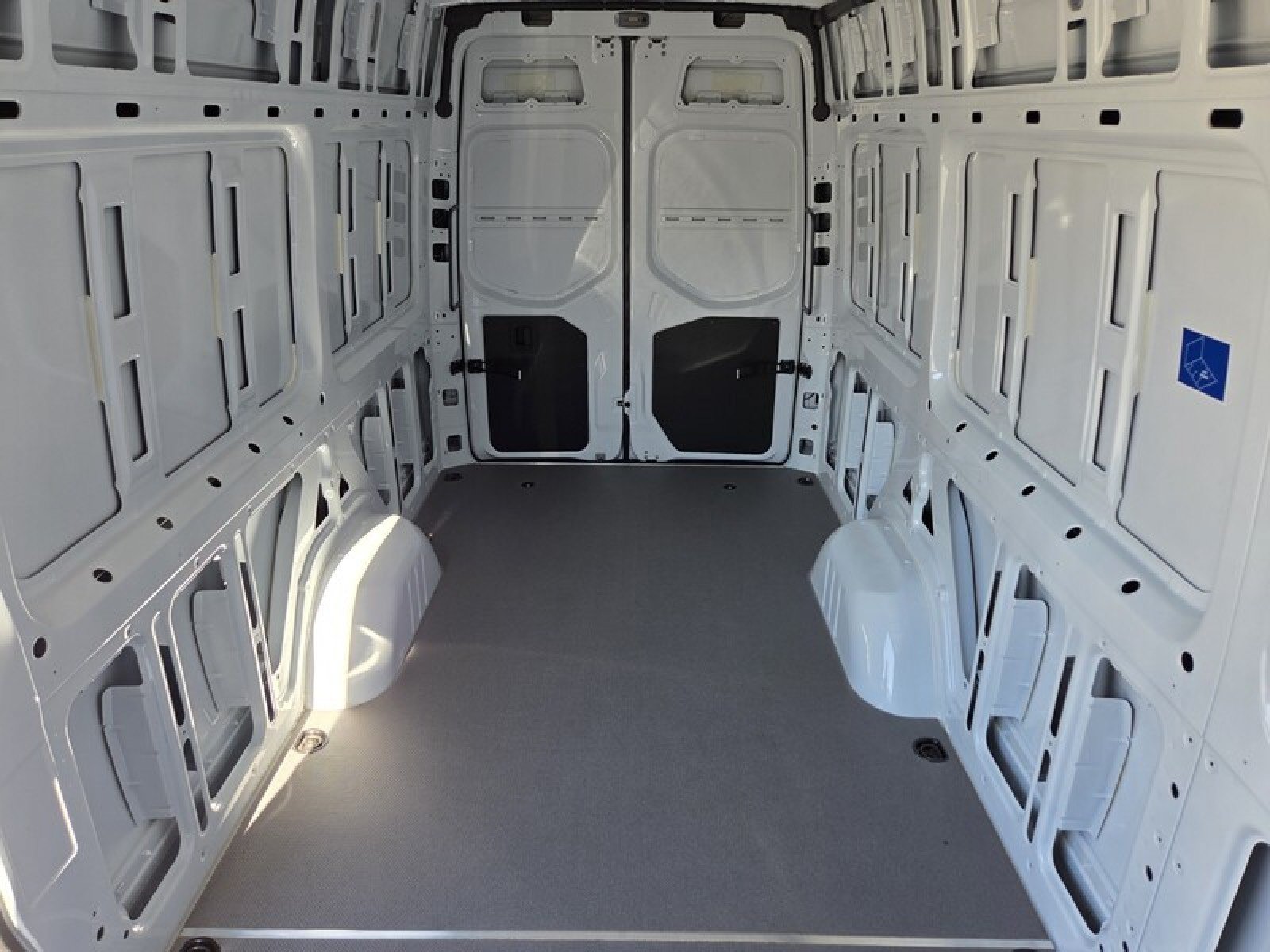 New 2025 Mercedes-Benz eSprinter 170 Cargo image 17