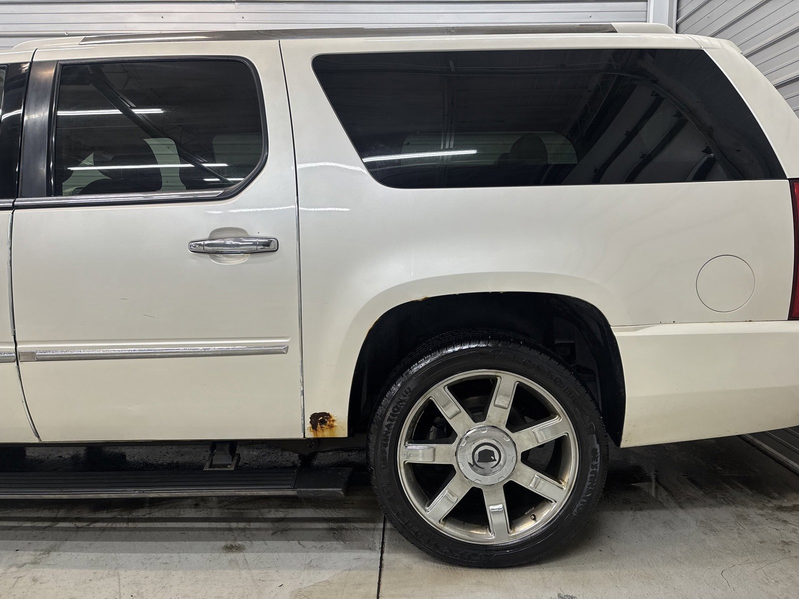 Used 2011 Cadillac Escalade ESV Premium image 6