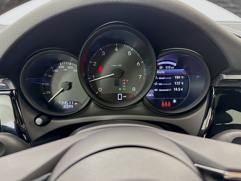 Certified 2025 Porsche Macan AWD/4WD image 17
