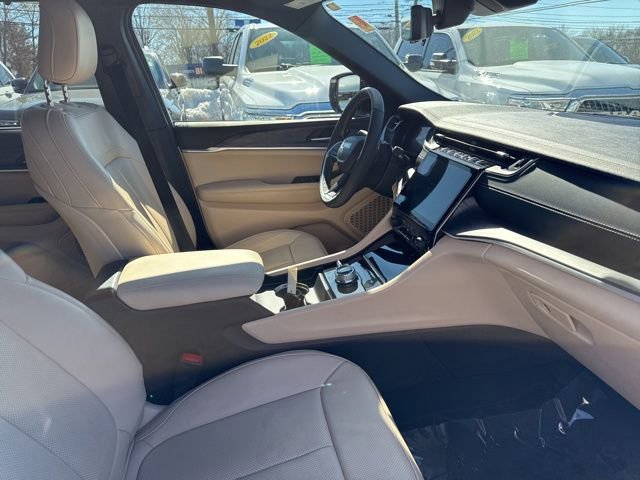 Certified 2024 Jeep Grand Cherokee Limited w/ Luxury Tech Group II image 11