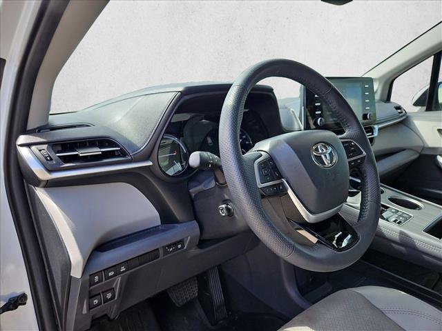 Used 2023 Toyota Sienna Limited AWD/4WD image 10