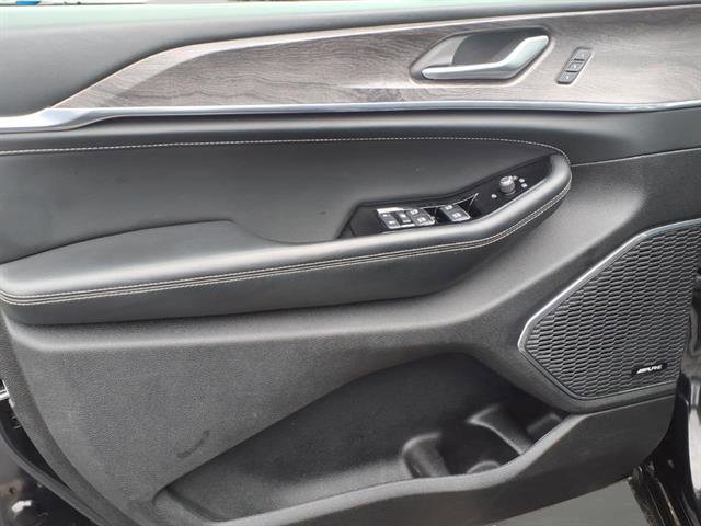 Used 2023 Jeep Grand Cherokee Overland image 8