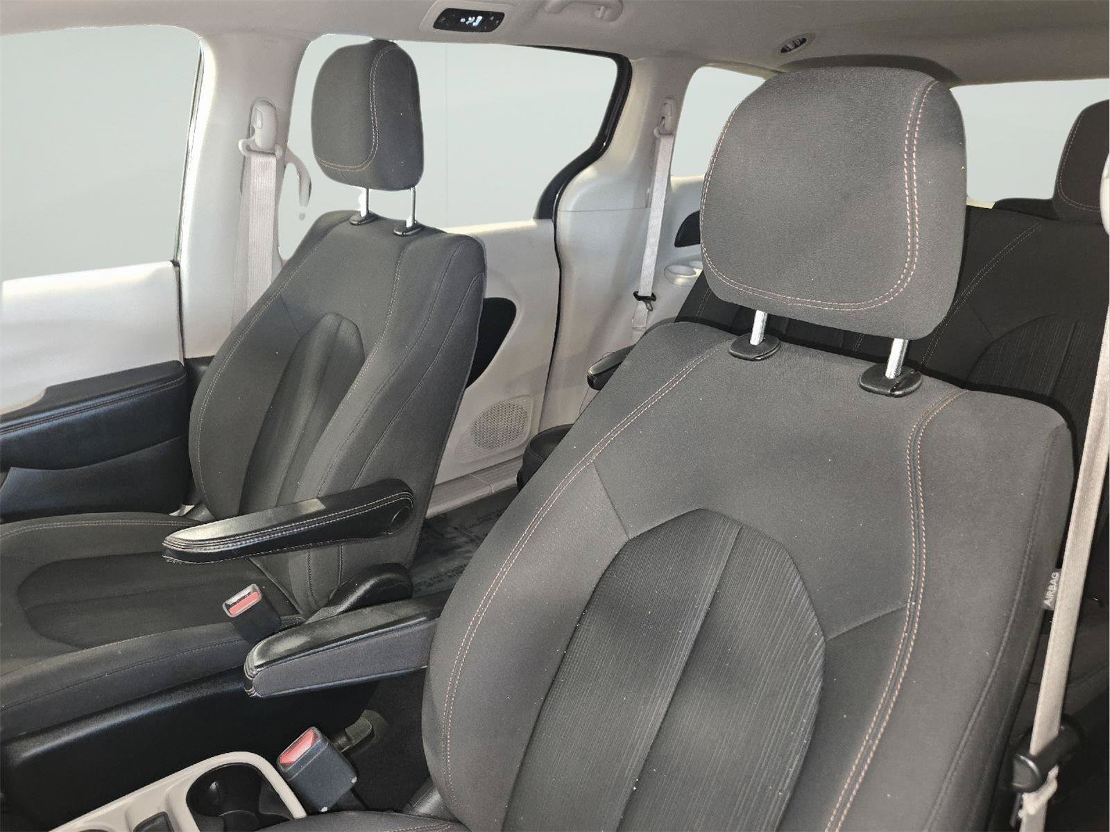 Used 2019 Chrysler Pacifica L FWD image 34