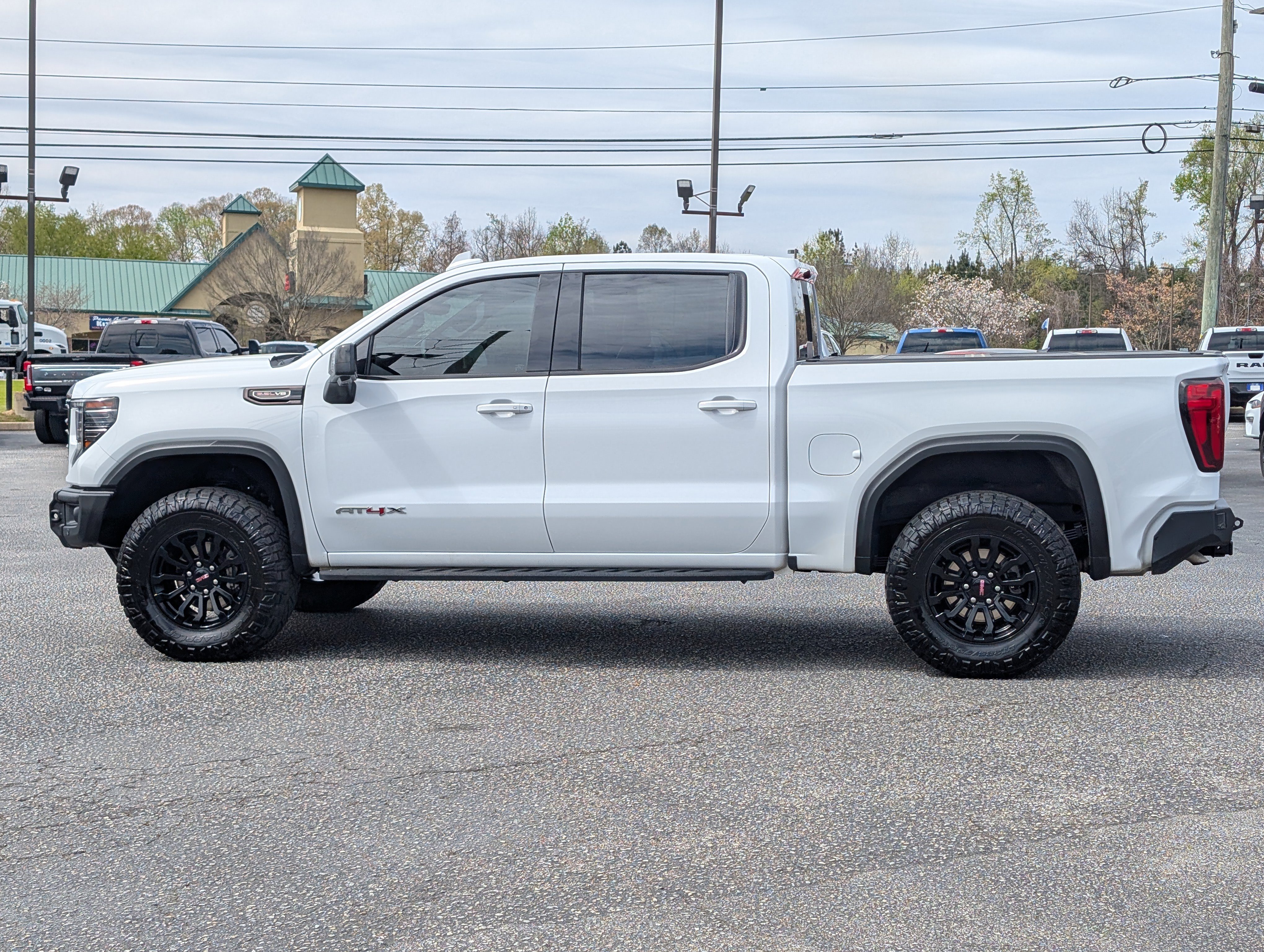 Used 2023 GMC Sierra 1500 AT4X image 14