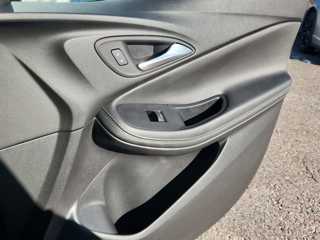 Used 2024 Buick Encore GX Sport Touring image 15