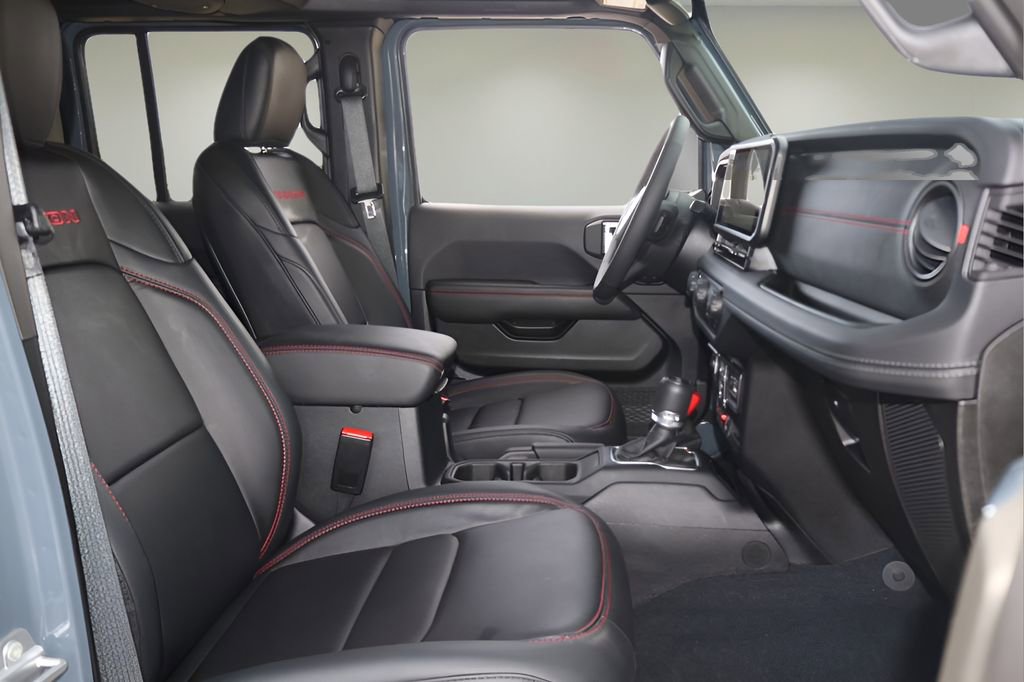 Used 2025 Jeep Wrangler Unlimited Rubicon AWD/4WD image 17