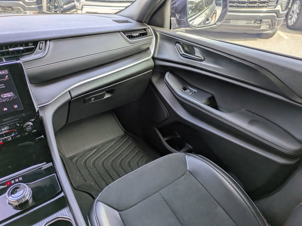 Used 2024 Jeep Grand Cherokee L Altitude image 17