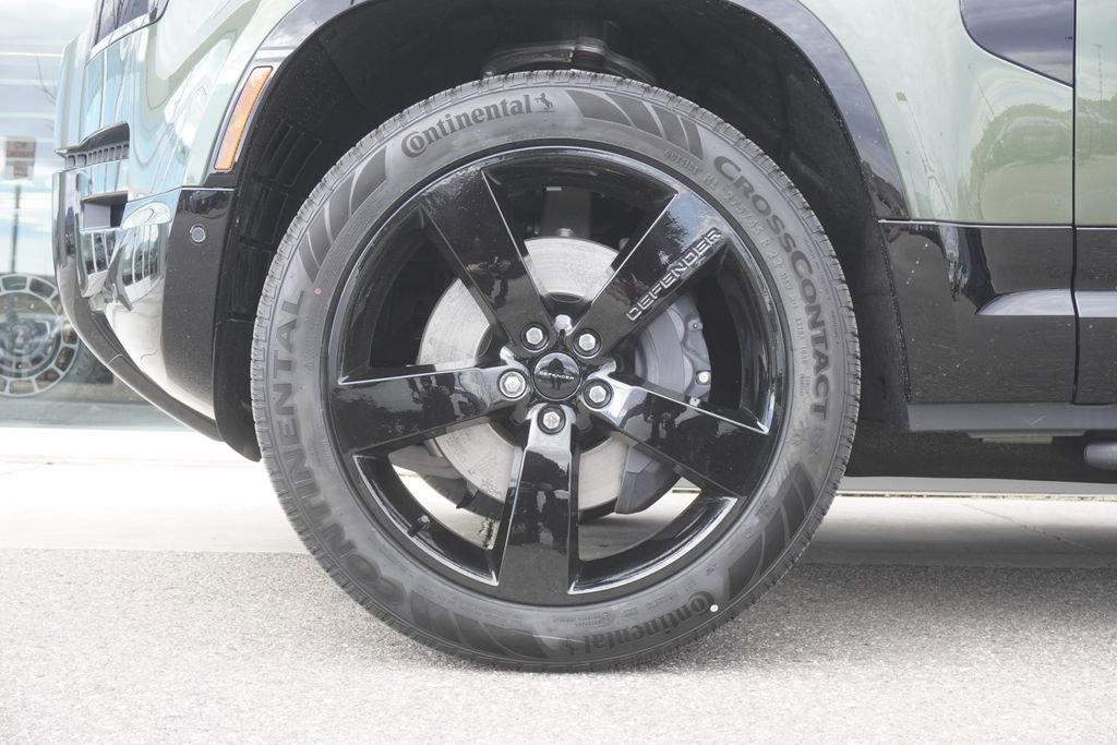 New 2026 Land Rover Defender 130 X-Dynamic SE image 35