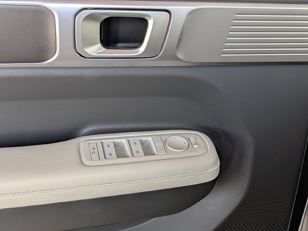 Used 2025 Hyundai Santa Fe SEL AWD/4WD image 10