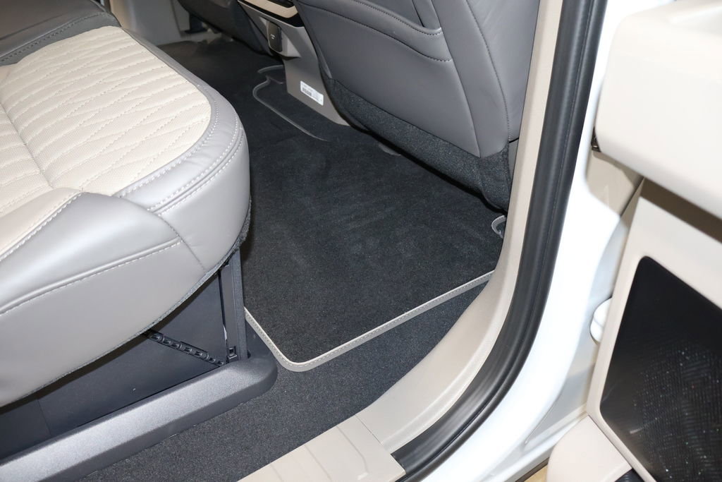 Used 2025 Ford F250 Platinum w/ Platinum Plus Package image 49