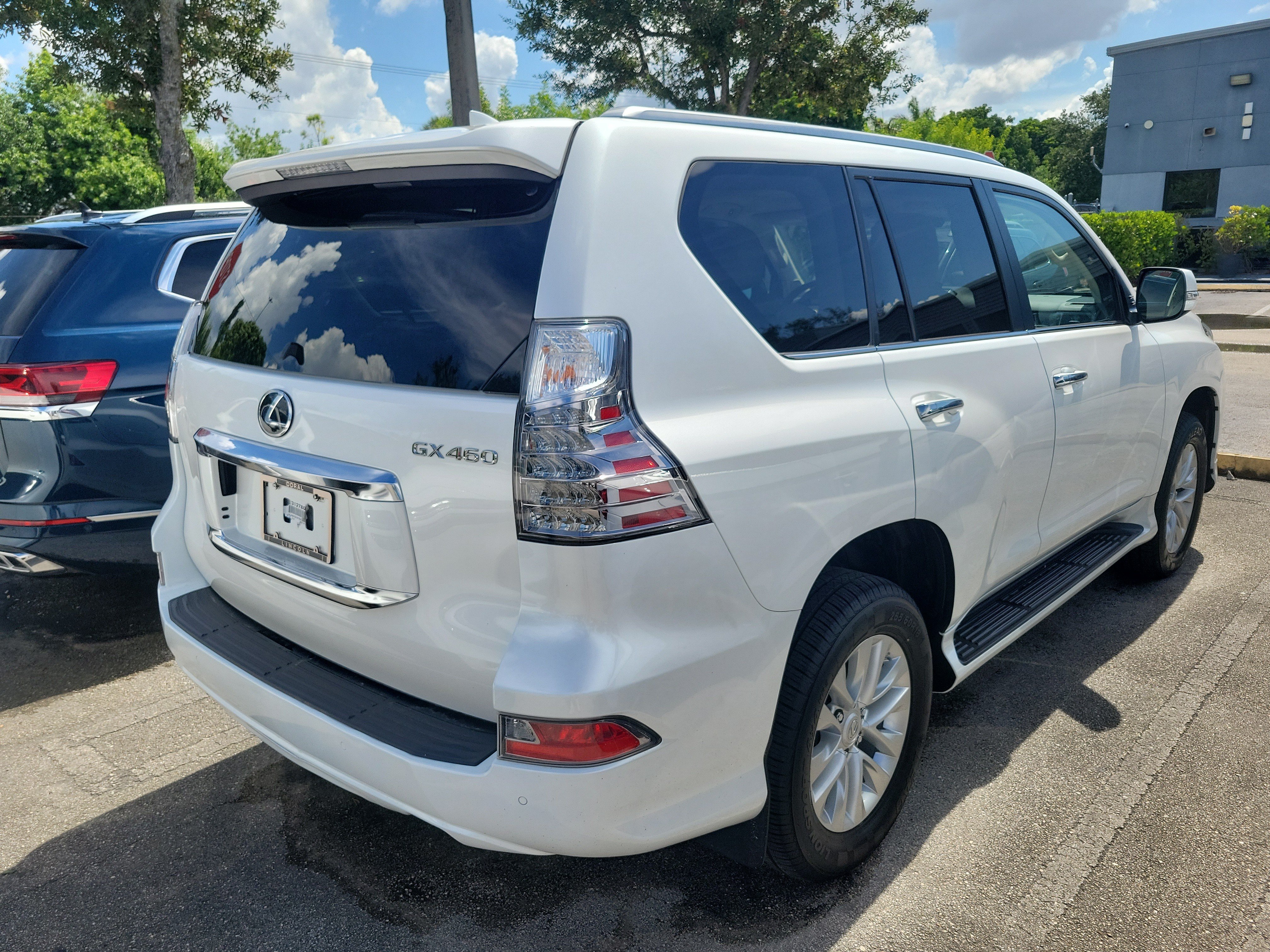 Used 2023 Lexus GX 460 Premium w/ Premium Package AWD/4WD image 4