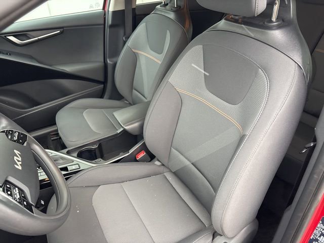 Used 2025 Kia Niro LX image 27