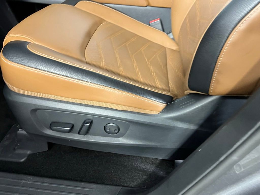 Used 2024 Nissan Pathfinder Platinum w/ Cargo Package image 21