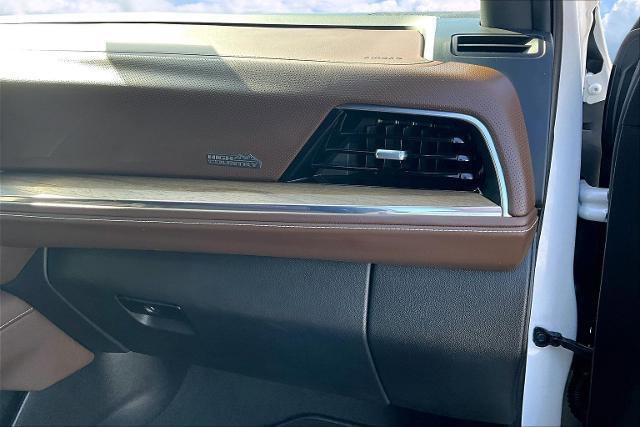Used 2025 Chevrolet Suburban High Country image 27