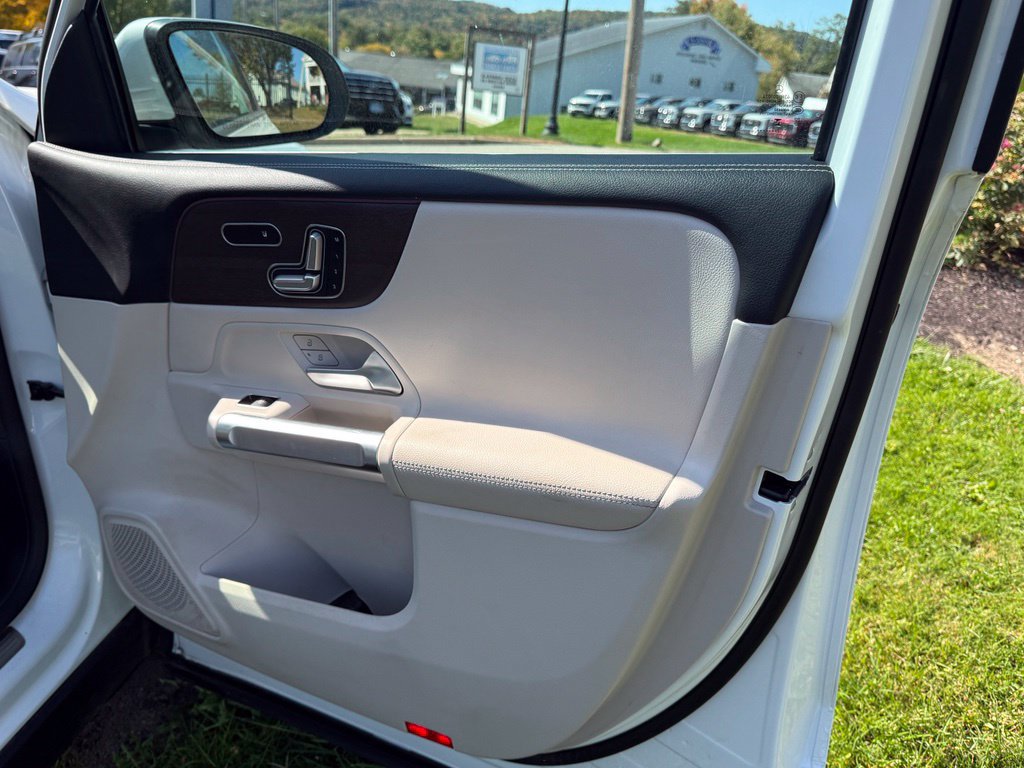 Used 2023 Mercedes-Benz GLB 250 4MATIC image 28