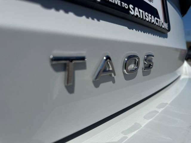 Used 2025 Volkswagen Taos SE image 11
