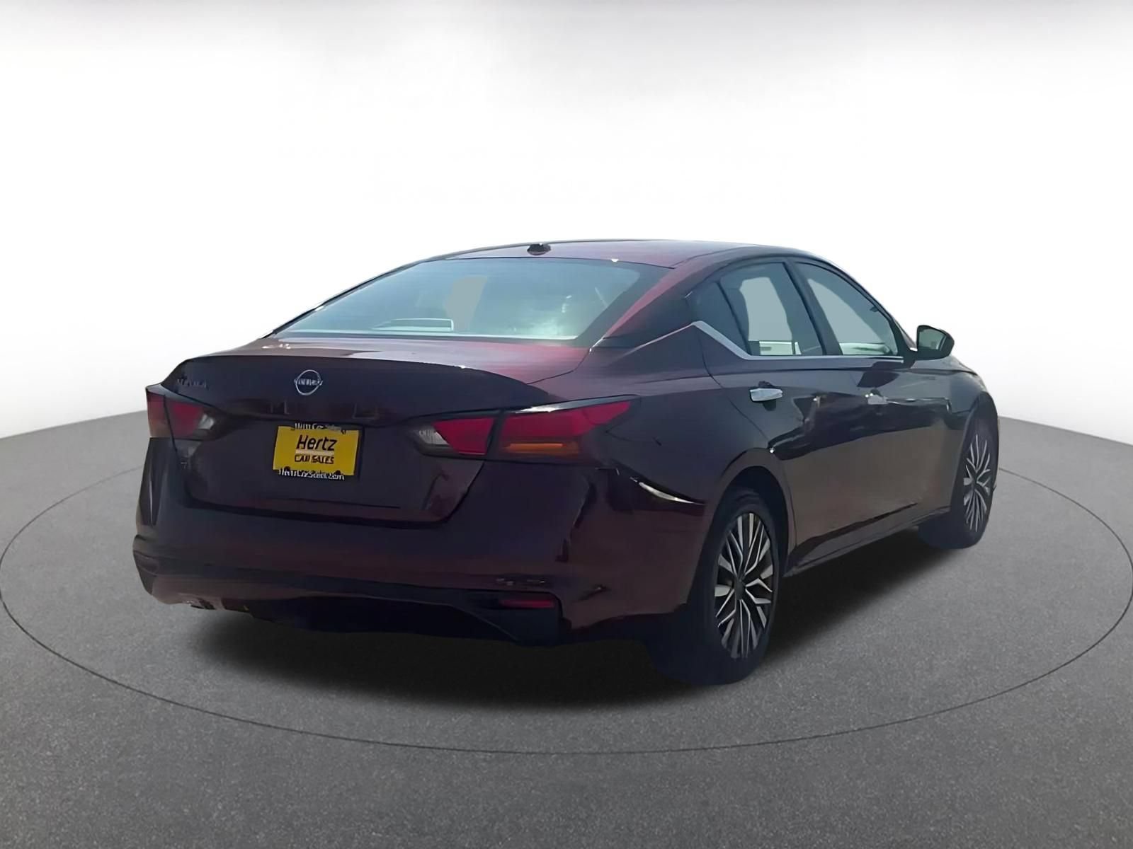 Used 2025 Nissan Altima 2.5 SV FWD image 14