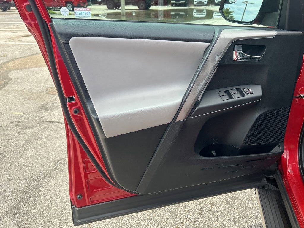 Used 2016 Toyota RAV4 XLE image 33