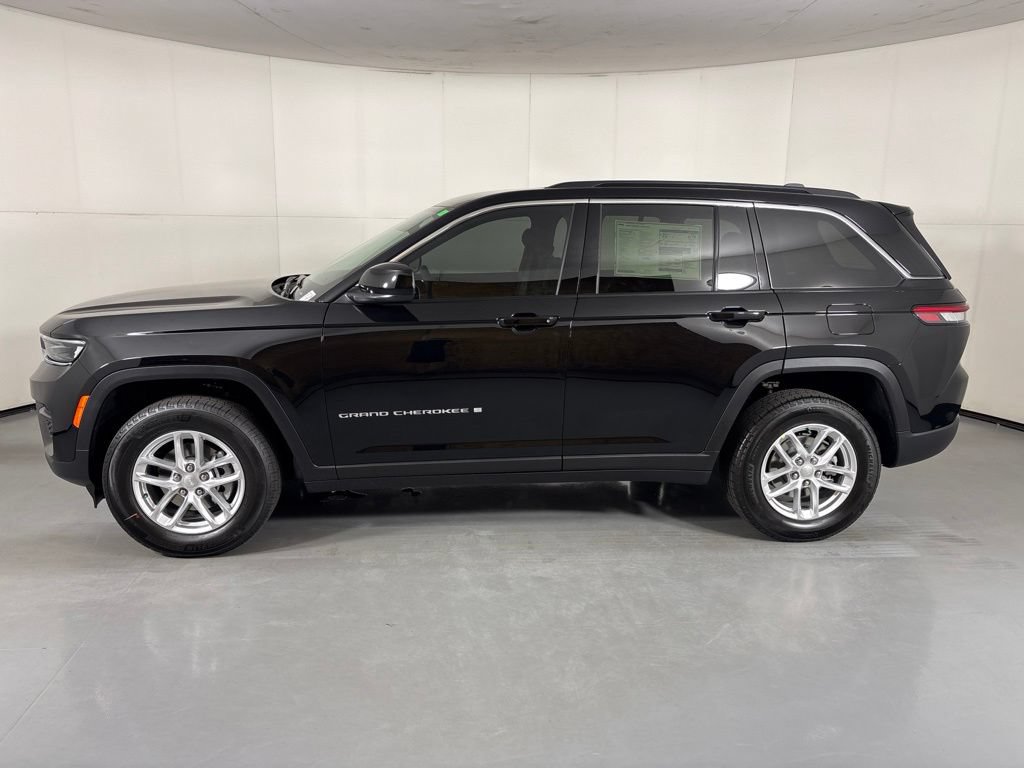 New 2026 Jeep Grand Cherokee Laredo RWD image 5