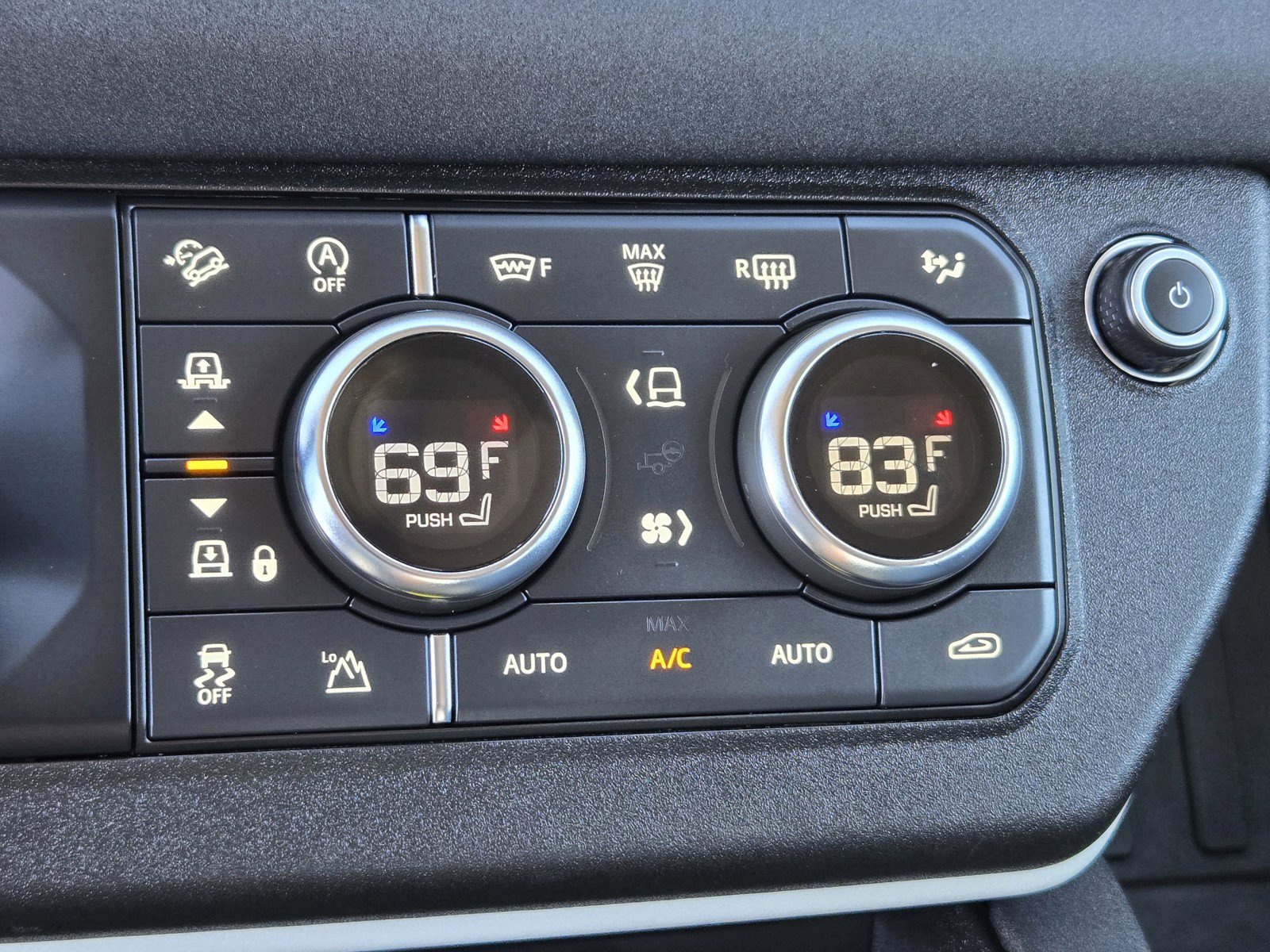 Used 2020 Land Rover Defender 110 SE image 16