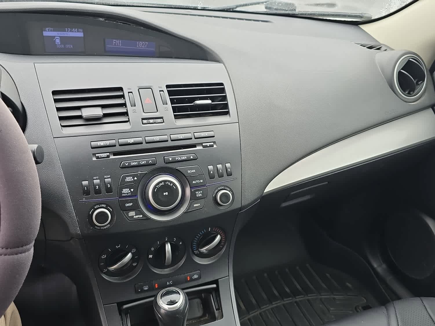 Used 2012 MAZDA MAZDA3 i Touring FWD image 2