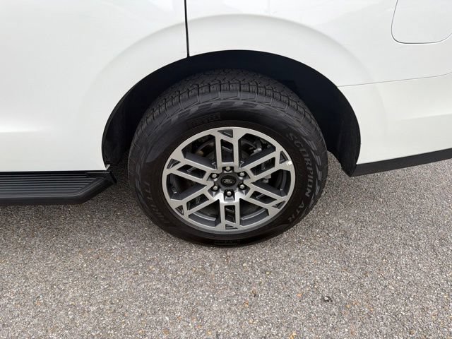 Used 2025 Ford Expedition Active AWD/4WD image 14