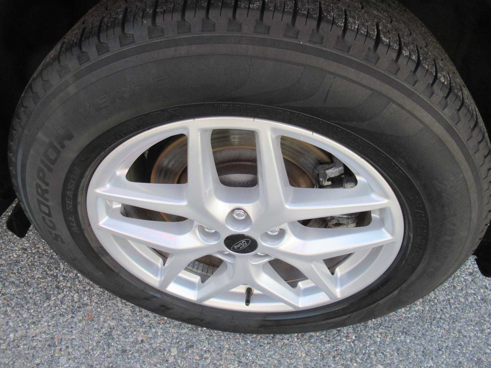 Used 2024 Ford Edge SEL AWD/4WD image 9