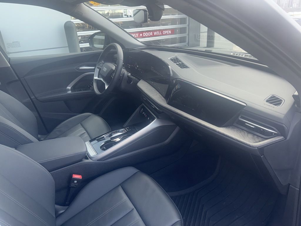 Used 2025 Audi Q5 Premium w/ 19" Wheel Package image 9