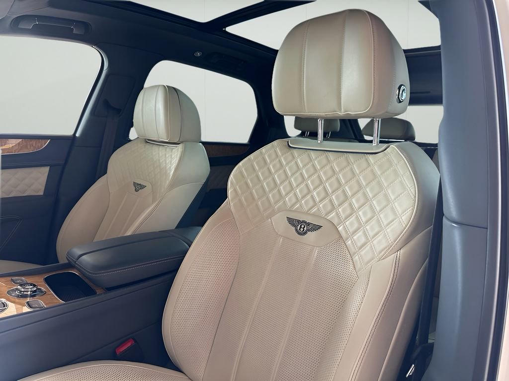 Used 2021 Bentley Bentayga image 12