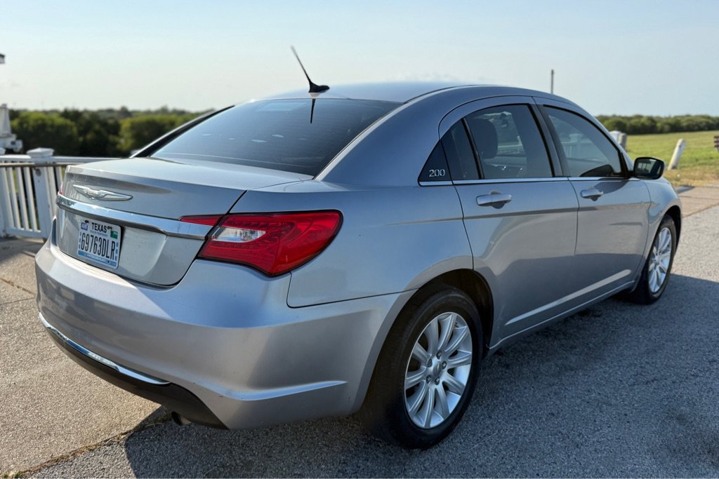 Used 2013 Chrysler 200 Touring FWD image 5