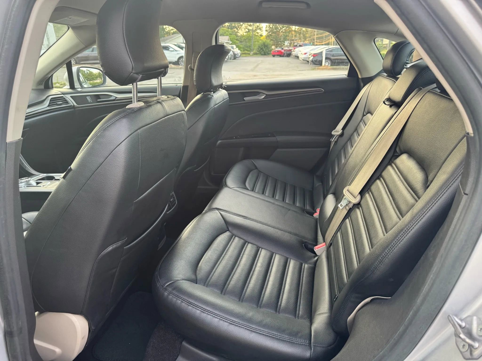 Used 2019 Ford Fusion SE FWD image 13