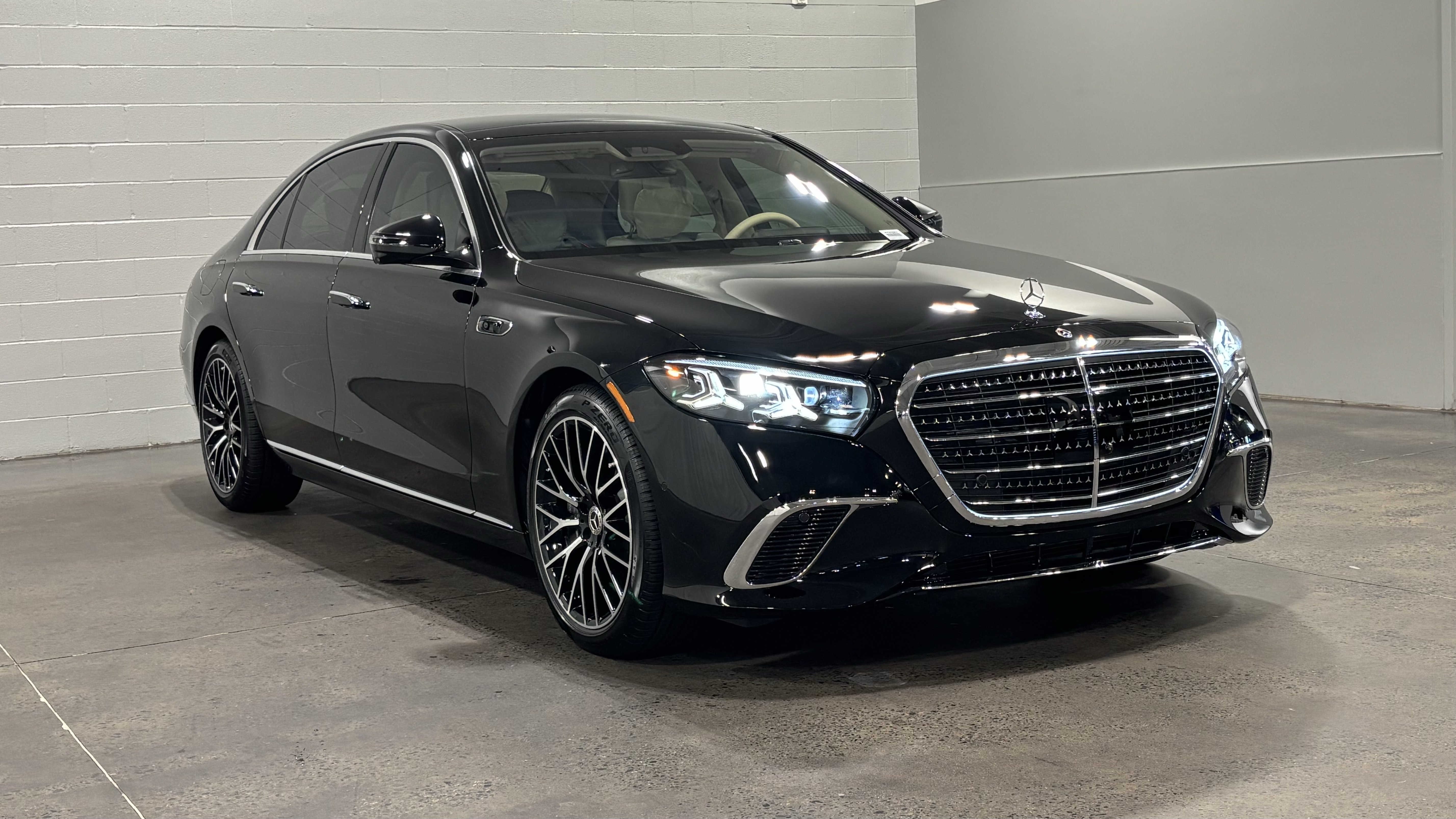 New 2027 Mercedes-Benz S 580 4MATIC Sedan image 2