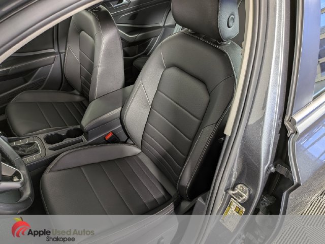 Used 2024 Volkswagen Jetta SE FWD image 13