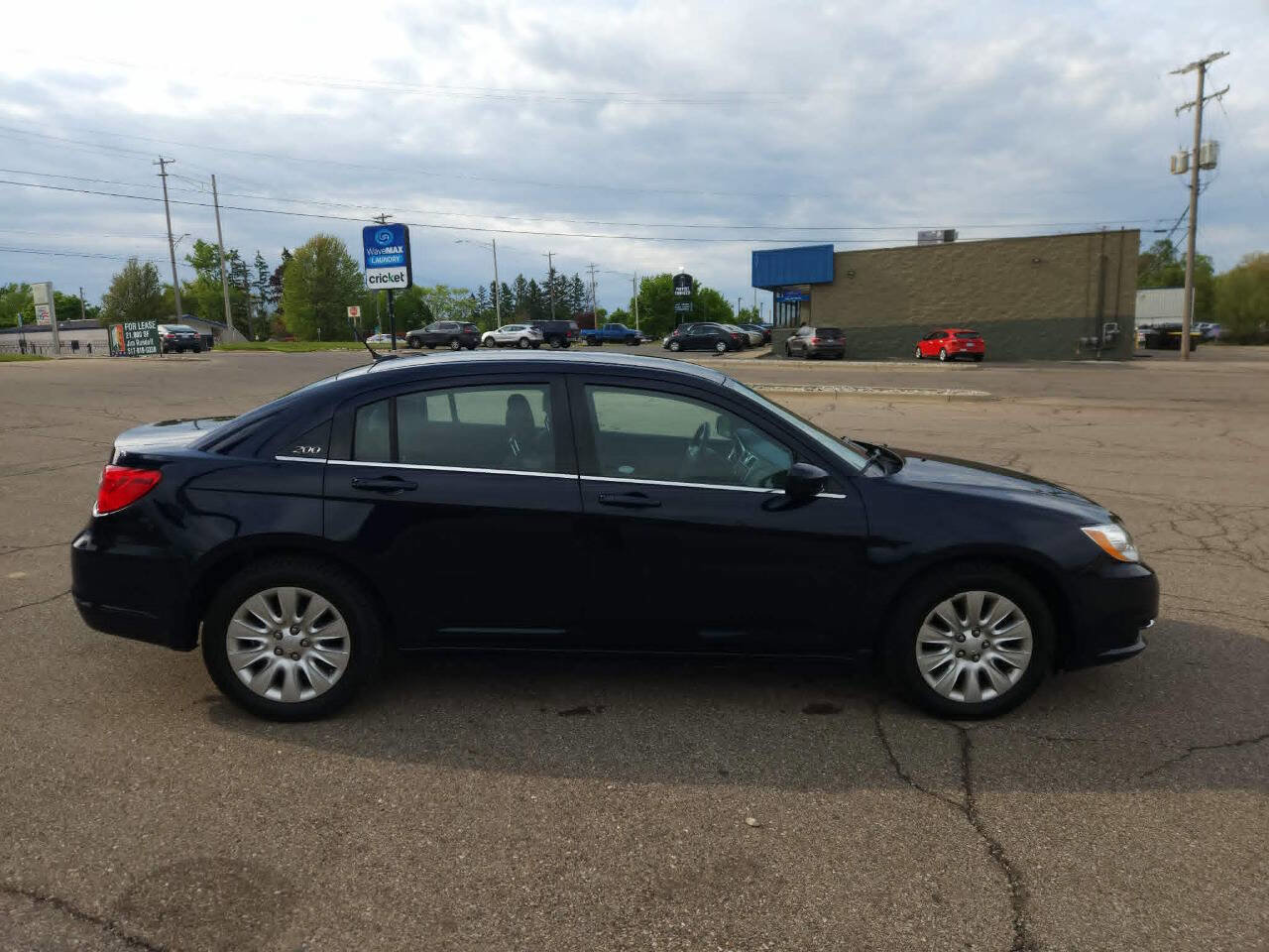 Used 2013 Chrysler 200 LX FWD image 3