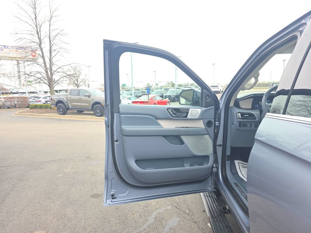 Used 2022 Lincoln Navigator Black Label AWD/4WD image 14