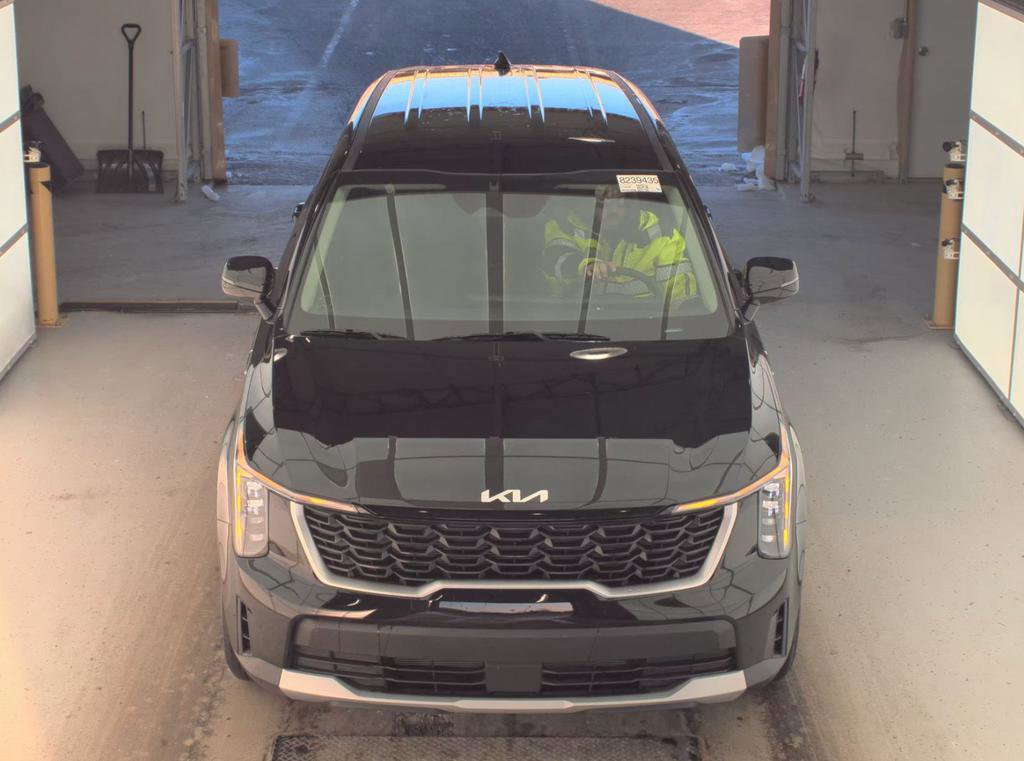 Used 2025 Kia Sorento LX image 7