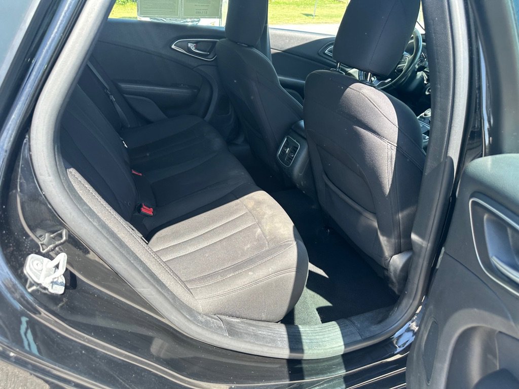 Used 2015 Chrysler 200 Limited w/ Convenience Group image 21