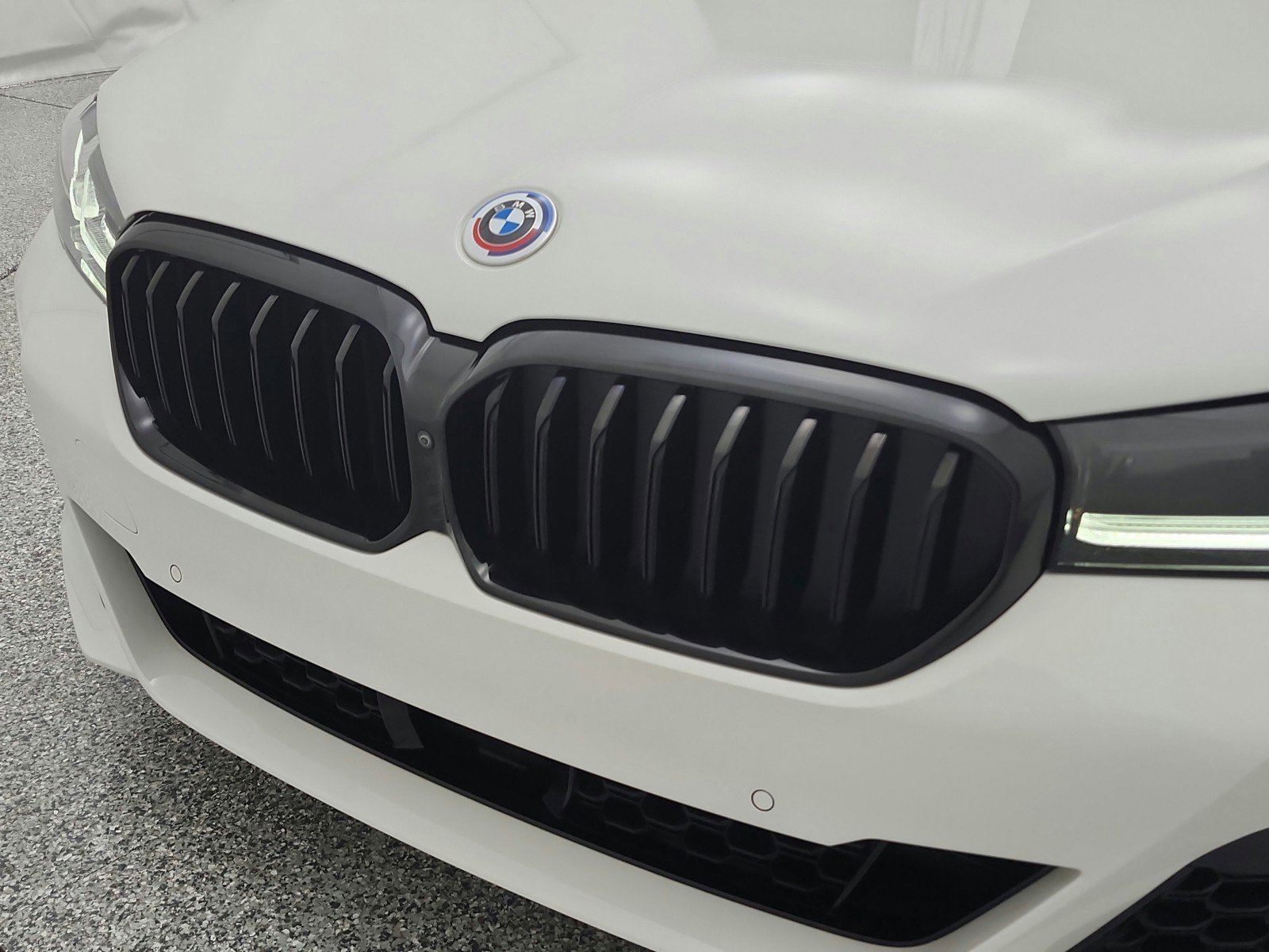 Used 2023 BMW M550i xDrive image 16