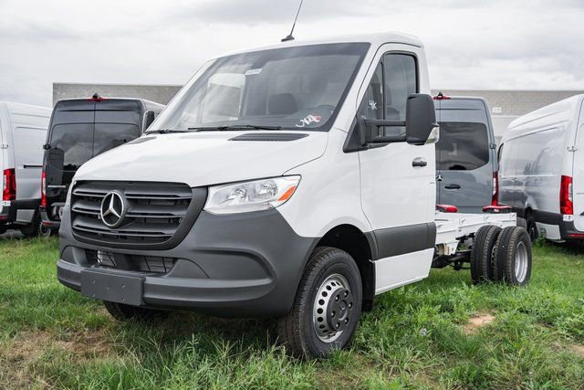 Used 2023 Mercedes-Benz Sprinter 4500 image 3