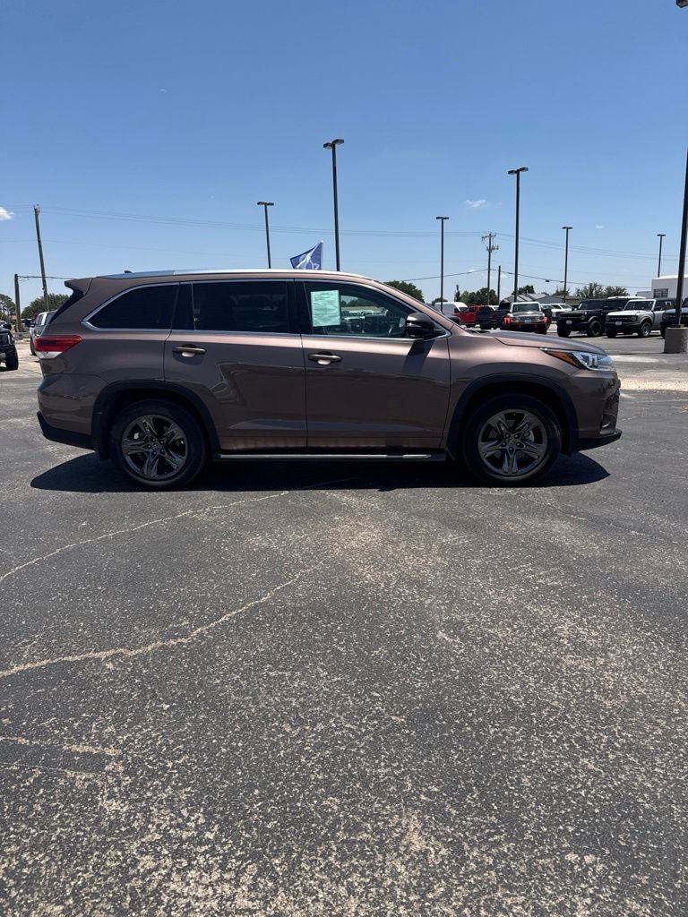 Used 2017 Toyota Highlander Limited Platinum AWD/4WD image 4