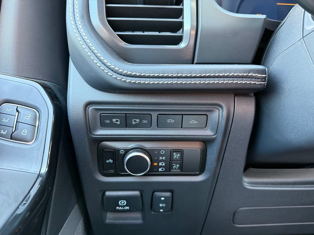 Used 2023 Ford F150 Lightning Platinum AWD/4WD image 13