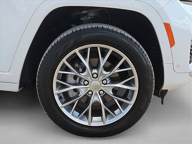 Used 2025 Jeep Grand Cherokee Summit AWD/4WD image 24