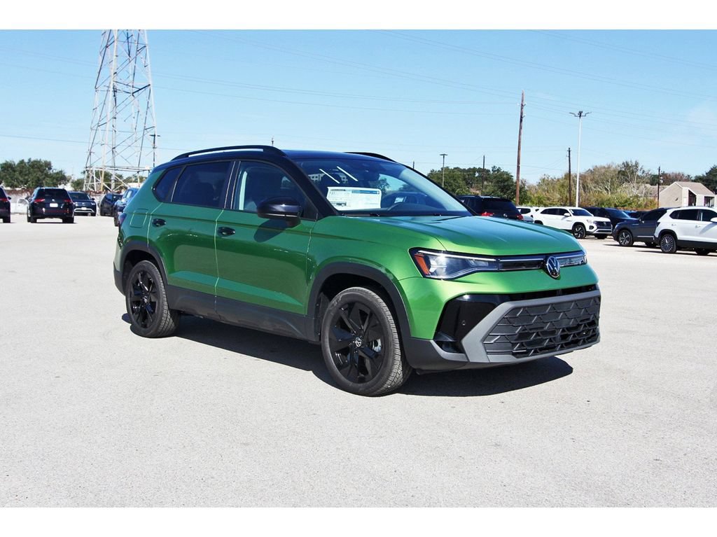 Certified 2025 Volkswagen Taos SE FWD image 1