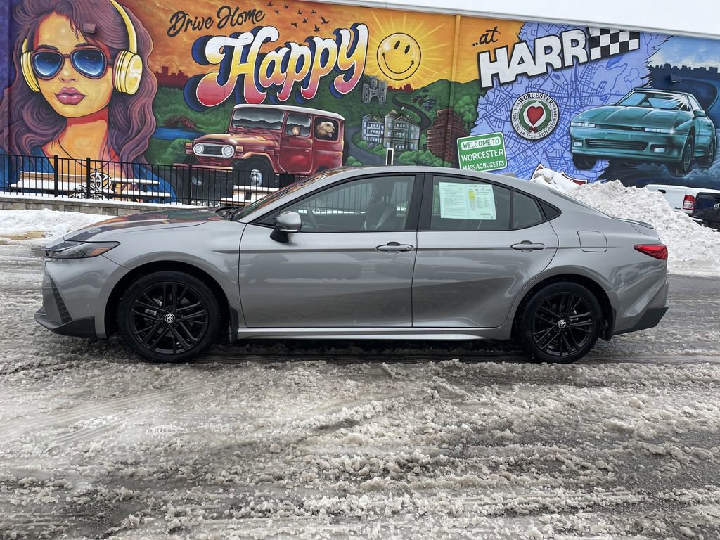 Used 2025 Toyota Camry SE AWD/4WD image 2
