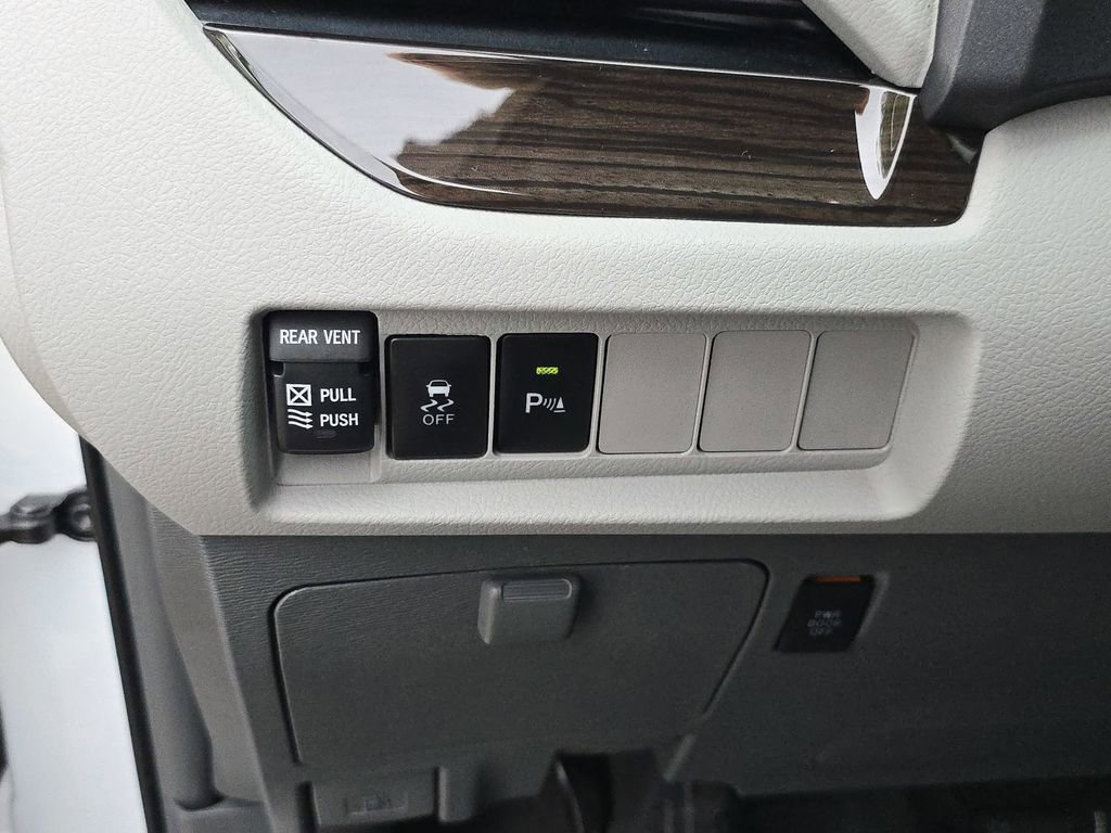 Used 2019 Toyota Sienna XLE w/ XLE Navigation Package AWD/4WD image 33