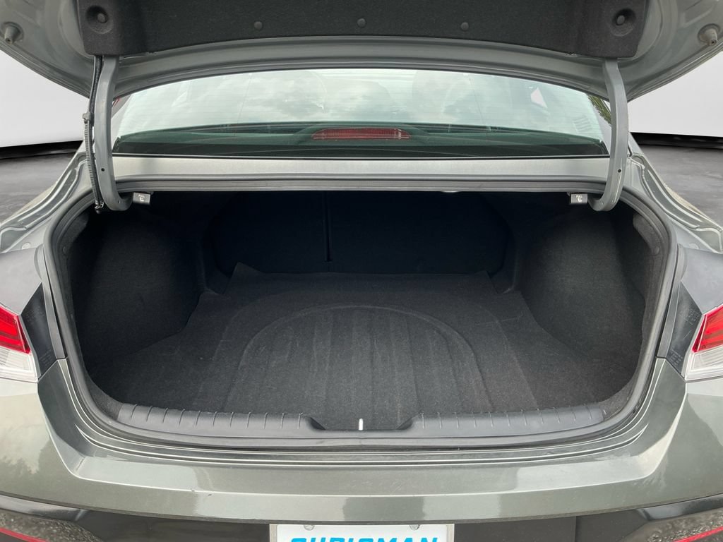 Used 2025 Hyundai Elantra Limited FWD image 17