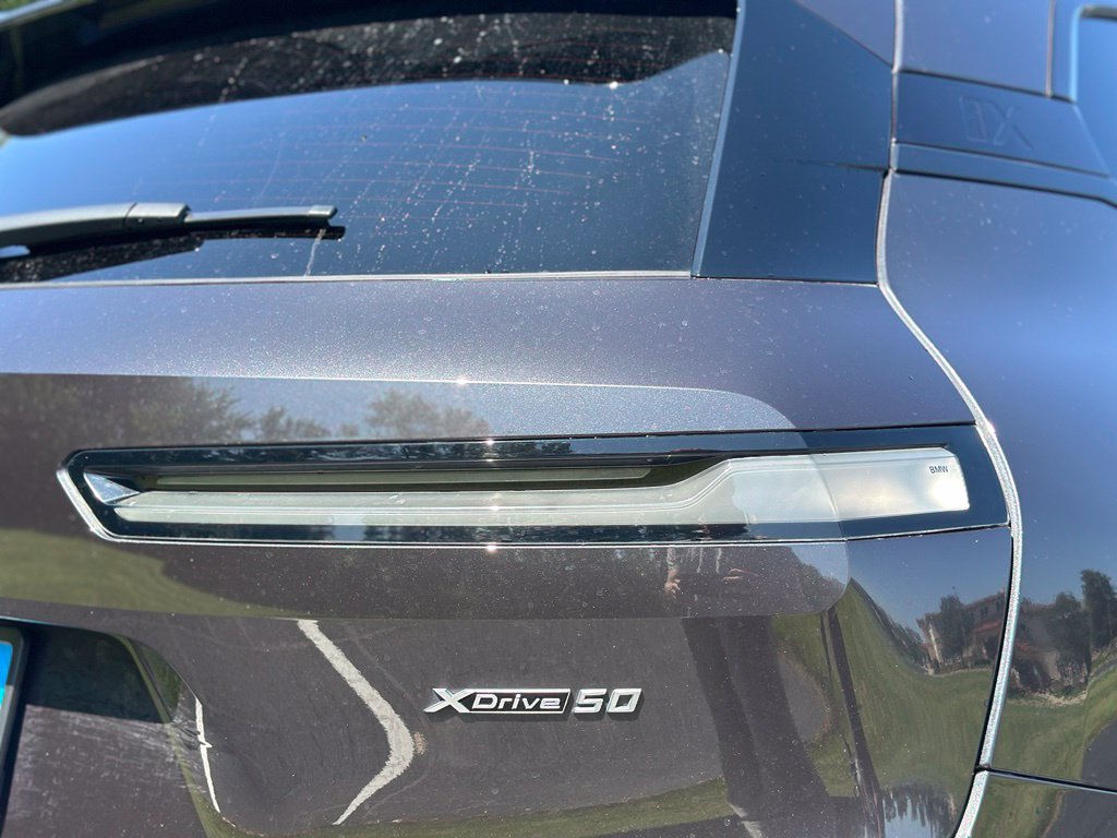 Used 2022 BMW iX xDrive50 w/ Sport Package AWD/4WD image 14